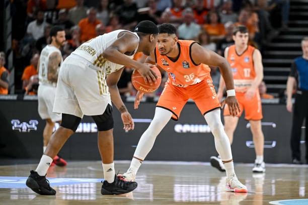 展开一场激 展开一场激